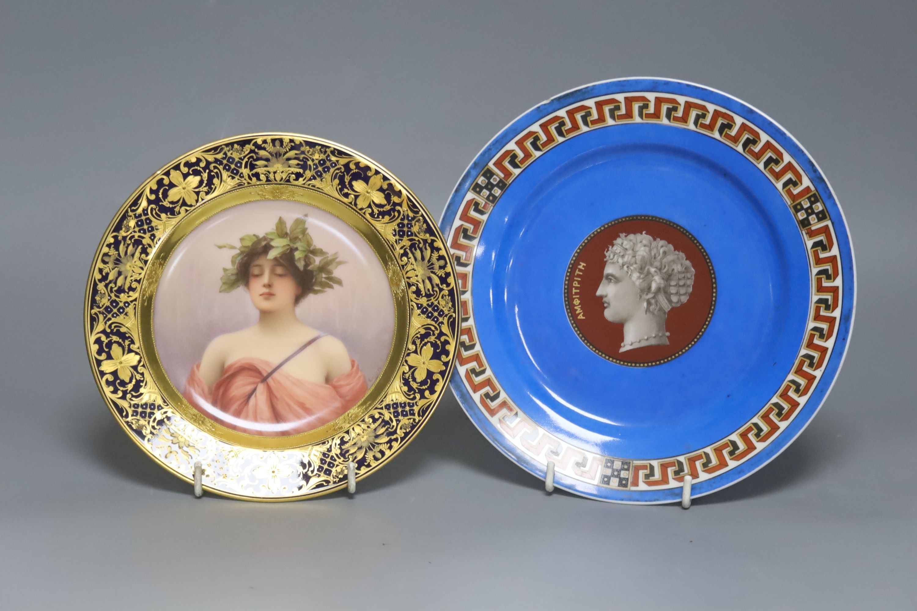 A Vienna style porcelain ‘Dapne’ portrait plate, c.1900 and a Paris porcelain Grecian revival plate, 21cm